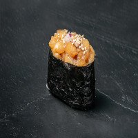 Gunkan tartar salmón